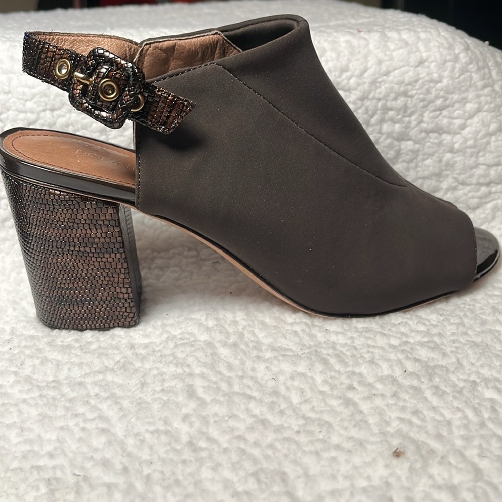 💙Donald Pliner 8M Made in Italy Slingback Block heel.Stretch crepe upper,3” heel - Picture 2 of 9